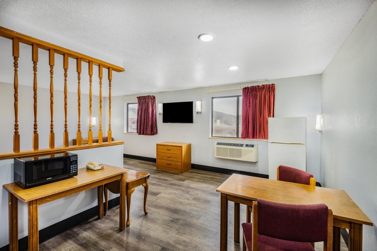 Готель Super 8 By Wyndham Waynesburg Екстер'єр фото